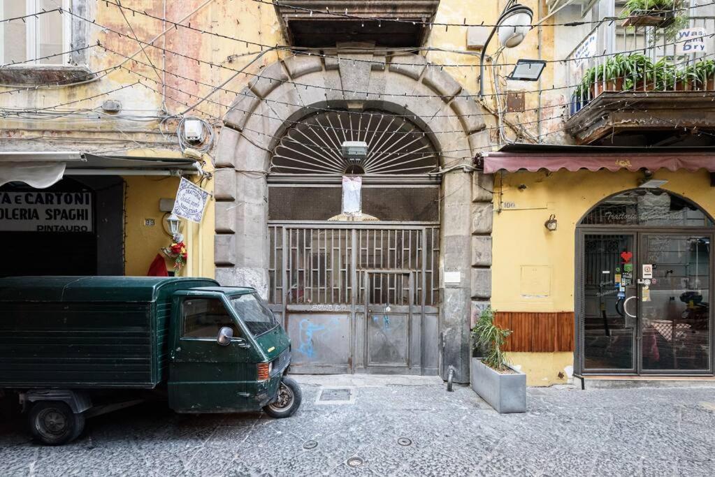 Ferienwohnung A Due Passi Da Toledo Neapel Exterior foto